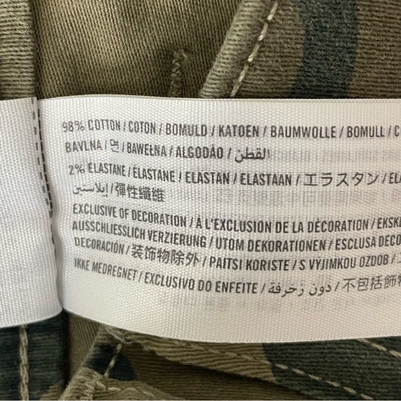 HOLLISTER NWT ULTRA HIGH RISE GREEN CAMO TWILL MOM DENIM SHORTS 00 - Picture 9 of 10